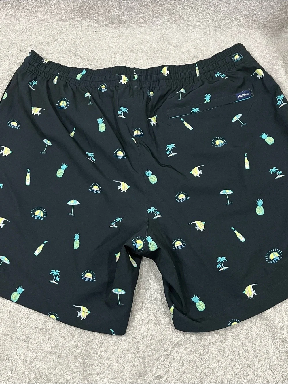 Chubbies Mens XL Swim Trunks Black Pineapple Print 5.5